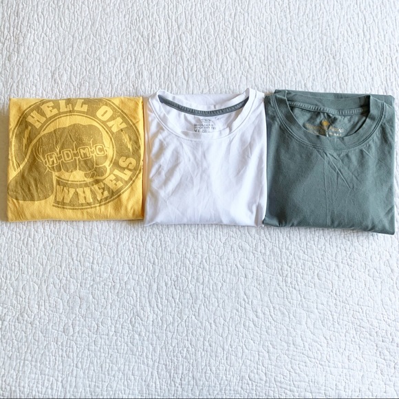 Other - T shirt Bundle Size XL.